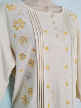 Blair Snowflake Embroidered Cream Top SZ L